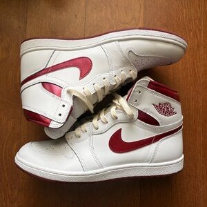 Air Jordan 1 Retro High ‘85 ‘Metallic Burgundy’